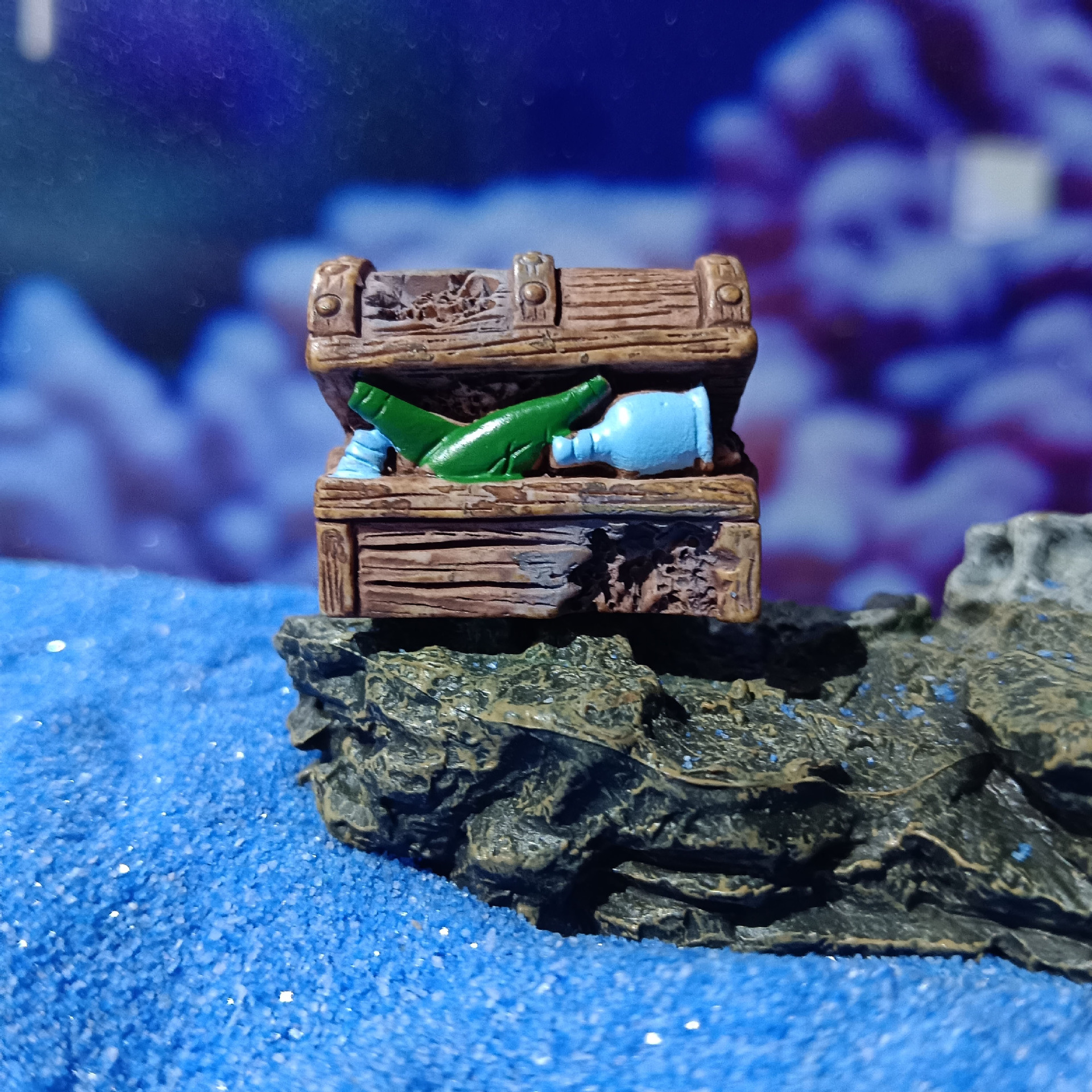 Escenografía de musgo, accesorios de micropaisaje, suculentas macetas, pecera, al por mayor, fondo marino, caja de madera vieja hundida, caja del tesoro, coche