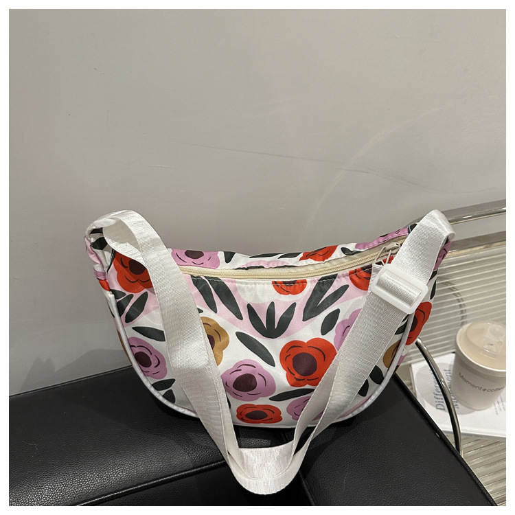 2025 Korean-style laid-back crossbody bag new versatile commuting dumpling bag, large-capacity commuting single-shoulder bag for women undefined