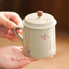 草木灰陶瓷泡茶杯手绘粉色兰花马克杯带盖精致办公室喝水杯子单杯