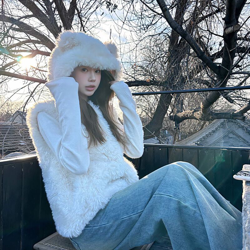 Bear Ear Hooded Vest for Women Autumn/Winter 2026m White Lamb Wool Coat for Petite Sizes Eco-Friendly Faux Fur Vest