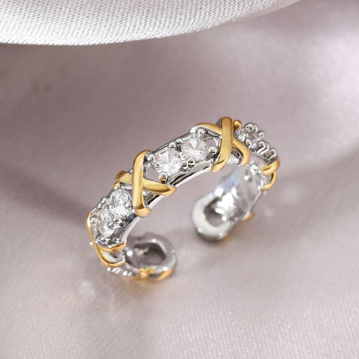 Cross-border New Fashion Personalized Two-color Ring with Flash Diamond for Men and Women Opening Adjustable Finger Ring High-end Jewelry
