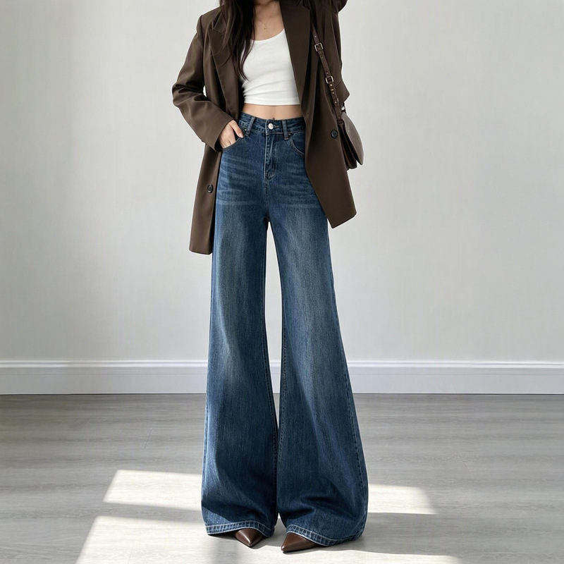 Young orange # Women's loose-fitting, slightly flared jeans with a flattering, slimming effect, designed to cover the legs, stylish, casual, versatile, and floor-length