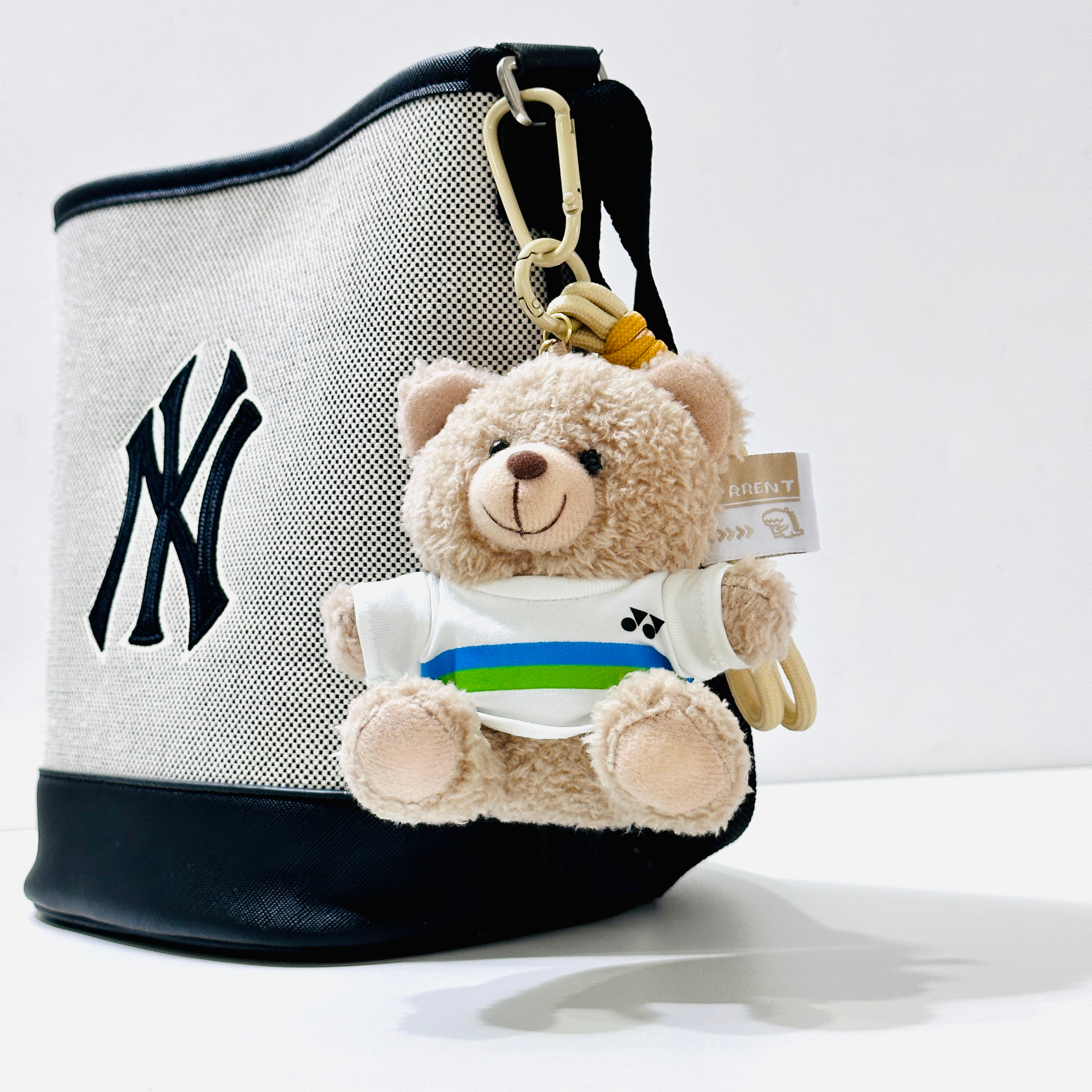 Badminton Bear Backpack Pendant, High-End Keychain, Plush Healing Toy, Gift with a Ball