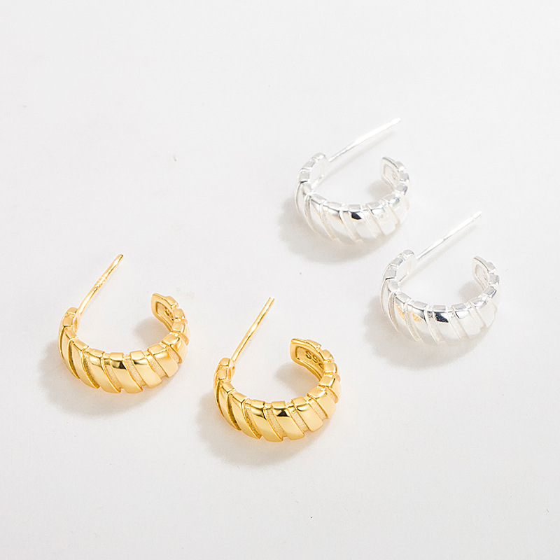 Hong Kong Style European And American Style Croissant Earrings Retro S925 Sterling Silver Earrings Ins Style Cold Simple Gold Stud Earrings display picture 1