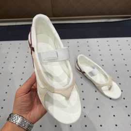 一字带夹趾凉鞋女2025新款拼色露趾真皮休闲平底舒适运动鞋玛丽珍