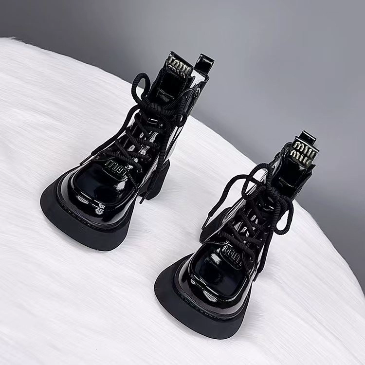 Кожаные сапоги Martin Женская осень-зима 2025 Новый британский стиль мода толстое дно сети красный, дикие жареные уличные сапоги для женщин