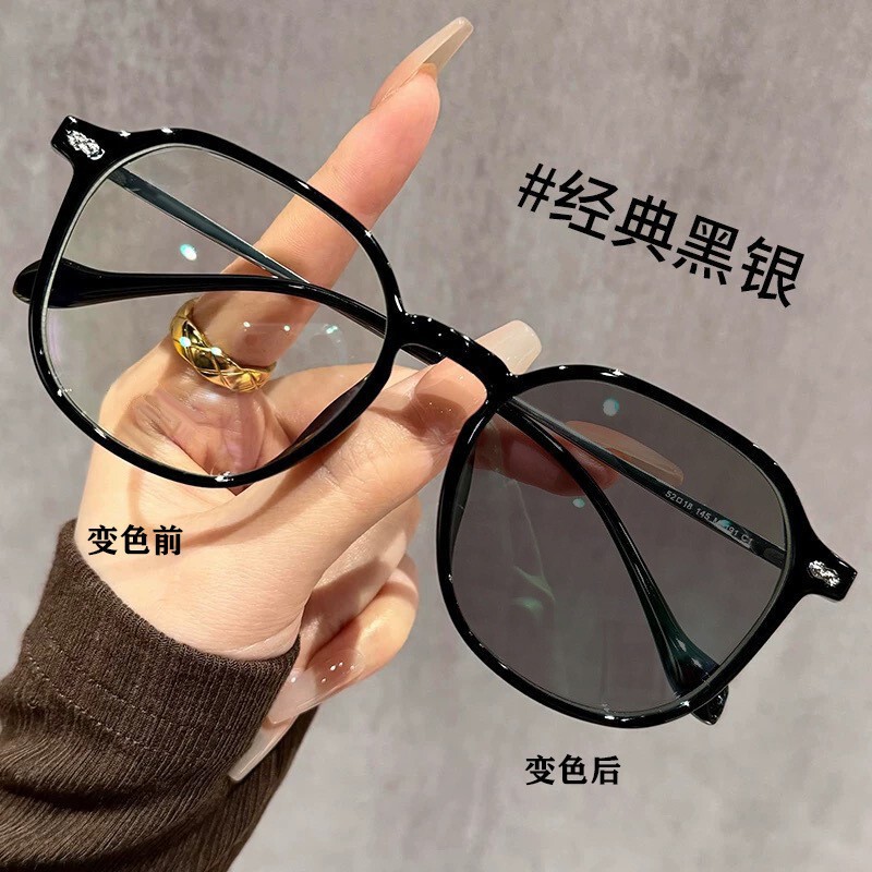 Versatile Color-Changing Prescription Glasses, Stylish Anti-Blue Light Square Large Frame, Ultra-Light Glasses for a Natural Look in the Morning Versatile Color-Changing Prescription Glasses, Stylish Anti-Blue Light Square Large Frame, Ultra-Light Glasses for a Natural Look in the Morning