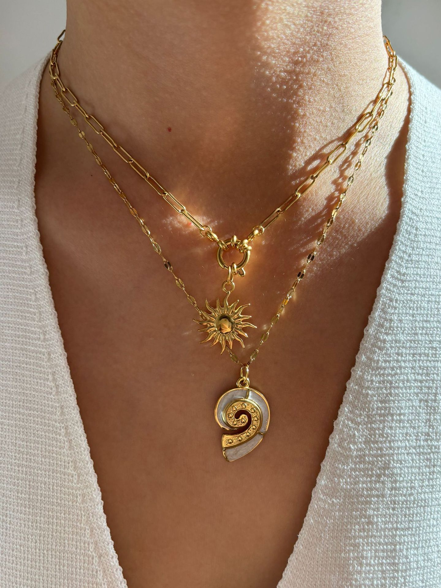 Real Gold Plated Plating Material 304 Stainless Steel, Imitation Pearl, Natural Freshwater Pearl Pendant Material PVD Coated Real Gold Plated Sun Conch 304 Stainless Steel Retro Simple Style Waterproof Non Tarnish Surgical Steel Plating Lobster Trigger Clasp Closure Pendant Necklace