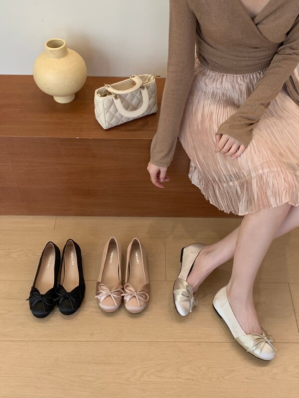 2026 Autumn New Style Women's High-Heeled Shoes with Internal Height Increase, Satin Surface, Shallow Mouth Design 2026 Autumn New Style Women's High-Heeled Shoes with Internal Height Increase, Satin Surface, Shallow Mouth Design