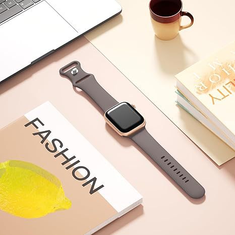 Suitable for Apple wristbands with 8-shaped clasp, butterfly clasp, single-color silicone Apple watch 5/6/7/9 silicone watch strap Item Picture