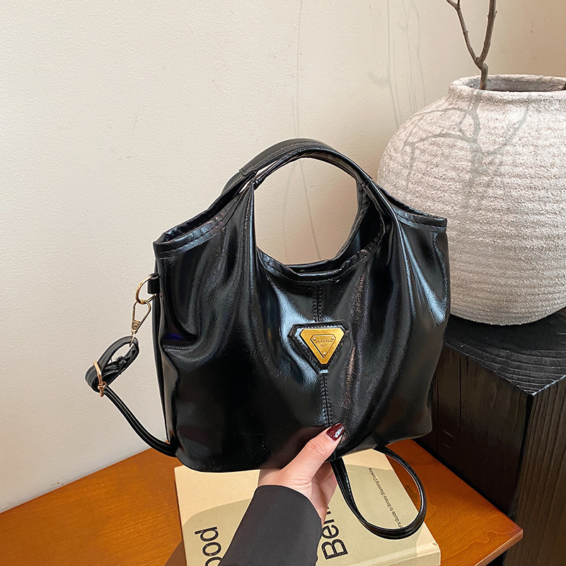 Bolso de mano de textura para mujeres 2024 otoño y invierno nuevo estilo retro de moda empalme de gran capacidad de viaje de hombro bolso de mujer