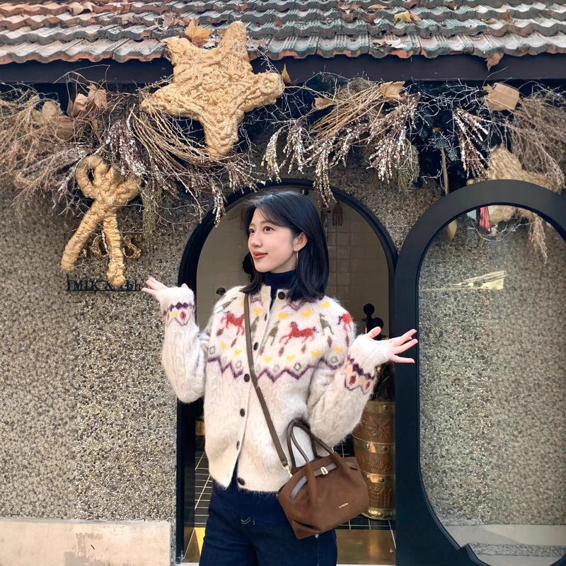 High-Quality Fb25 Winter Christmas Pony Jacquard Cardigan for the Niche Market High-Quality Fb25 Winter Christmas Pony Jacquard Cardigan for the Niche Market