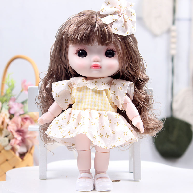 Venta al por mayor 22cm comercio exterior nuevo estilo venta caliente leche linda muñeca de vinilo linda princesa niña jugar a la casa juguetes