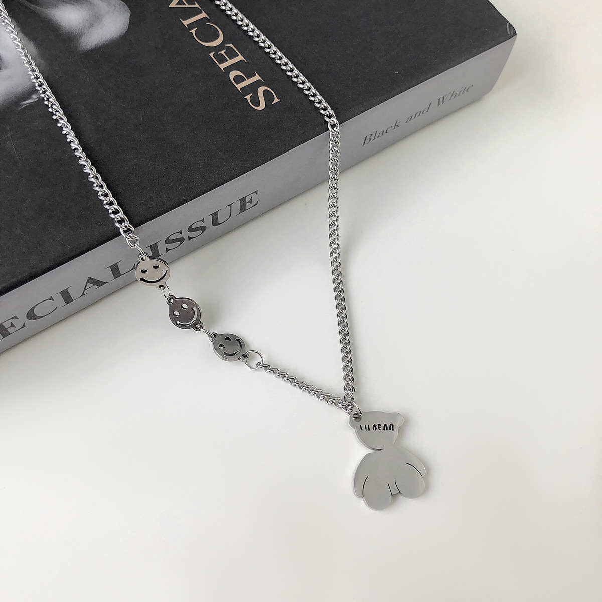 Fashion Smiley Geometric Round Titanium Steel Bear Necklace_colorza_4