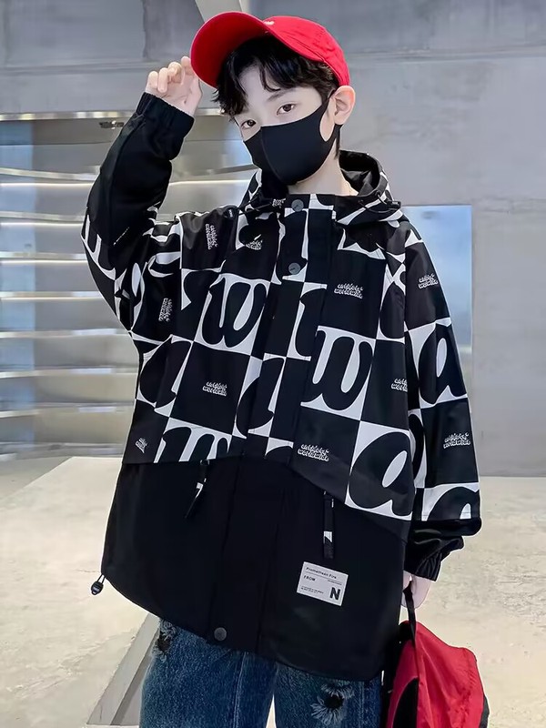 男の子の春秋服のコート2025の新型の中で子供の男の子のカジュアルな上着の春の格好いい帽子の屋外のウインドブレーカー|undefined