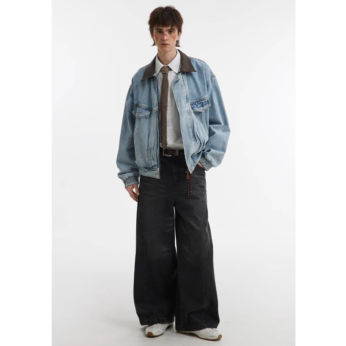 Retro Nostalgic Silhouette Denim Jacket With Street Pleat Splicing And Washed Loose Collar Jacket_voghion.com
