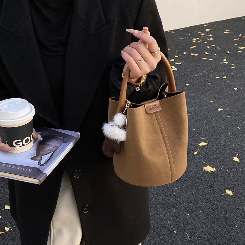 Melard Soft Leather Small Bag for Women 2025 New Retro Commuter Handbag Bucket Bag Autumn and Winter Textured Crossbody Bag