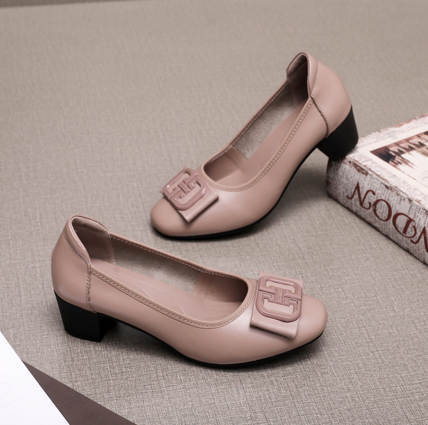 Women's Leather Single Shoes Casual Soft Sole Mid Heel Loafers_voghion.com