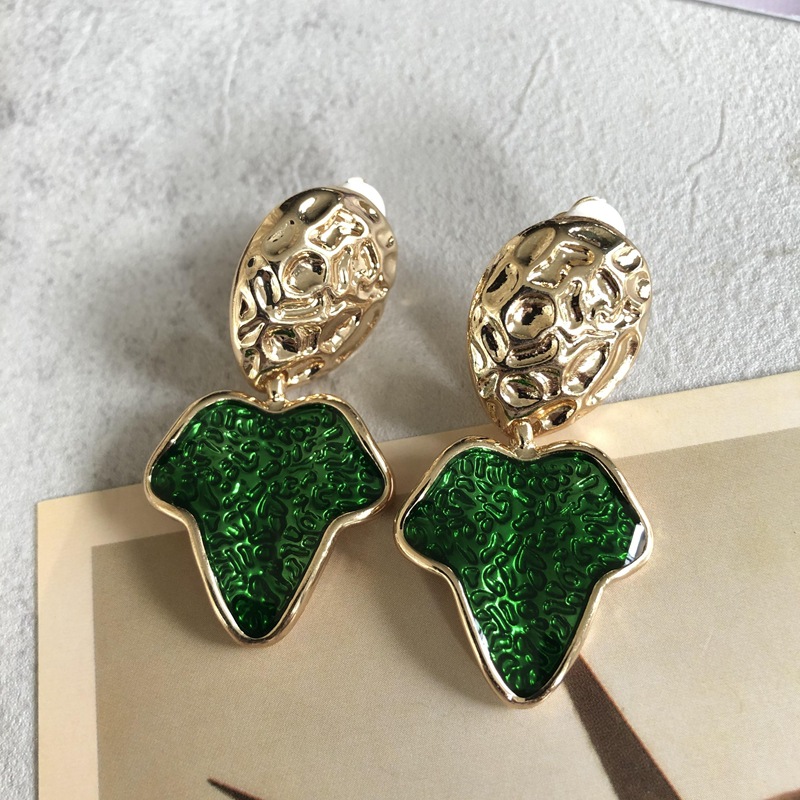 Retro Green Enamel Square Water Drop Pendant Earrings Wholesale Nihaojewelry display picture 5