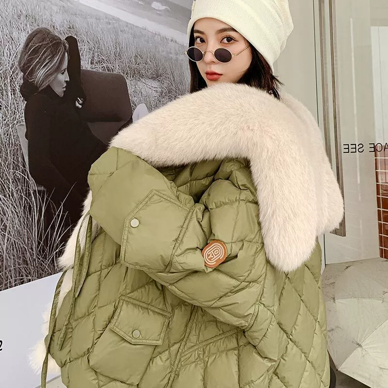 Европейская и американская зима 2025 года, новая большая хлопковая верхняя одежда с воротником из искусственного лисьего меха, женская теплая верхняя одежда средней длины