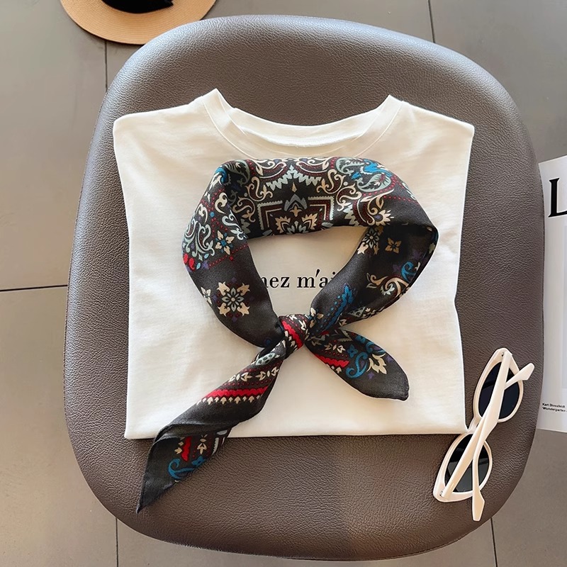 Bufanda de seda con estampado retro americano, moda salvaje 68 bufanda cuadrada pequeña, traje de primavera y verano para mujer, bufanda pequeña, pañuelo en la cabeza