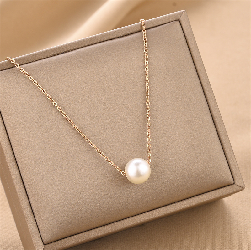 Collar de acero de titanio para mujeres simple y versátil estilo ligero de lujo nicho diseño de alta calidad no decoloración joyería de cadena de clavícula al por mayor