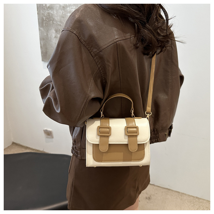 A new 2024 trendy and retro single-shoulder crossbody small square bag for girls, a niche British-style handbag undefined