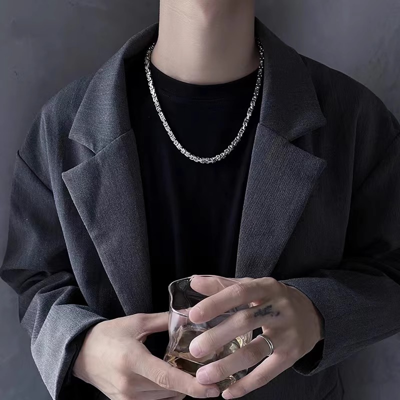 Necklace Men With Unique Design, Niche Collarbone Chain, Cool For Men, Hip-Hop Titanium Steel Choker, Heavy Metal Style_voghion.com