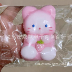 クロスボーダーのイチゴの猫のピンクのイチゴの子猫は萌えます。