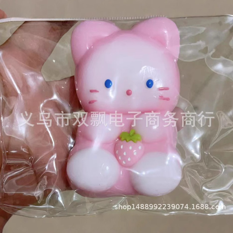 クロスボーダーのイチゴの猫のピンクのイチゴの子猫は萌えます。|undefined
