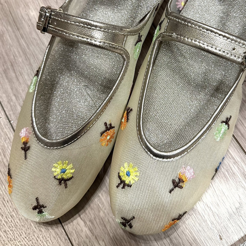 スポットグッズ！日本ニッチ刺繍メッシュメリージェーンシューズ女性用 2025 夏バレエフラットワンストラップシューズ|undefined