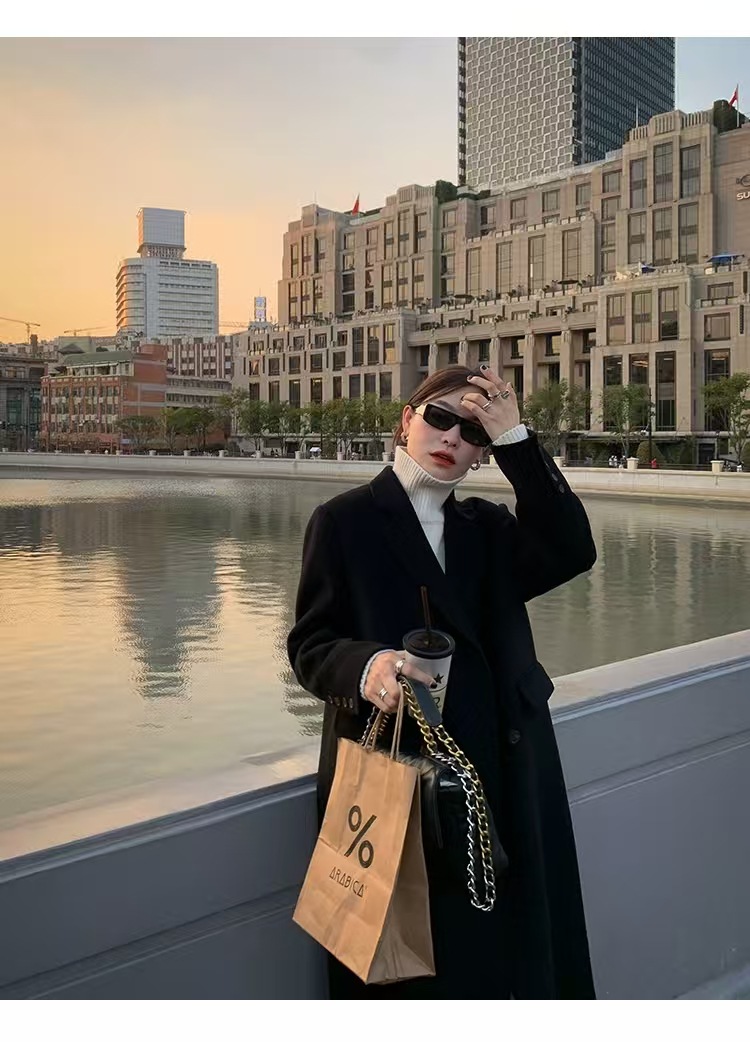 차콜 그레이