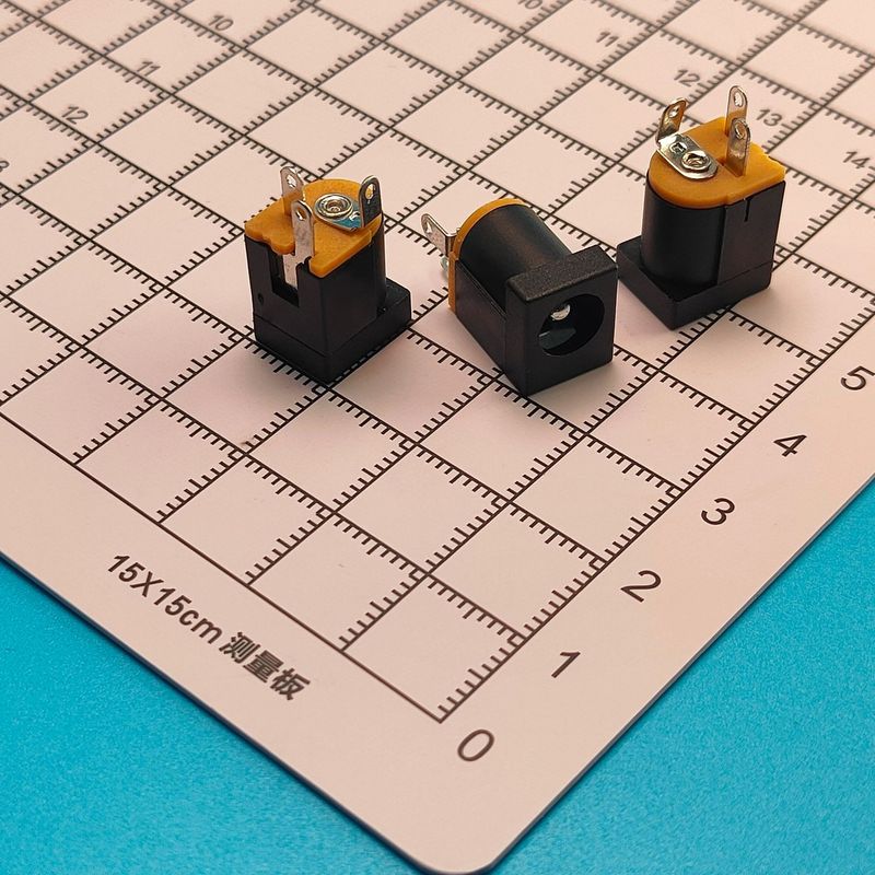 DC電源コンセント難燃エコDC-012-2.5縦型丸ピン直挿し電源母座3脚充電コンセント|undefined