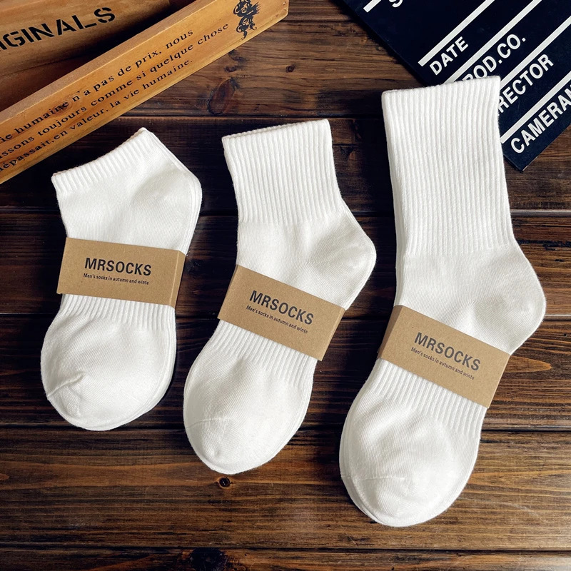 Xinjiang Cotton Socks for Autumn and Winter, Suitable for Students and Couples, Odor-Resistant Short Socks, Zhuji Pure Cotton Unisex Sports Socks, Black and White Mid-Tube