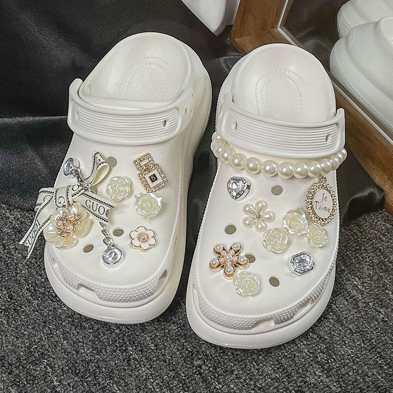 Cross-Border High-End Clog Shoe Accessories Decorative Shoe Buckles Flower Straps Pearl Chain DIY Three-Dimensional Detachable Shoe Flowers