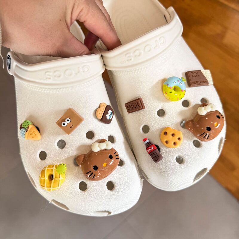 Little Red Book Smiley Kitty Cat Clog Shoe Charms Detachable Cartoon Cute Shoe Decorations Resin Shoe Decoration Buckles