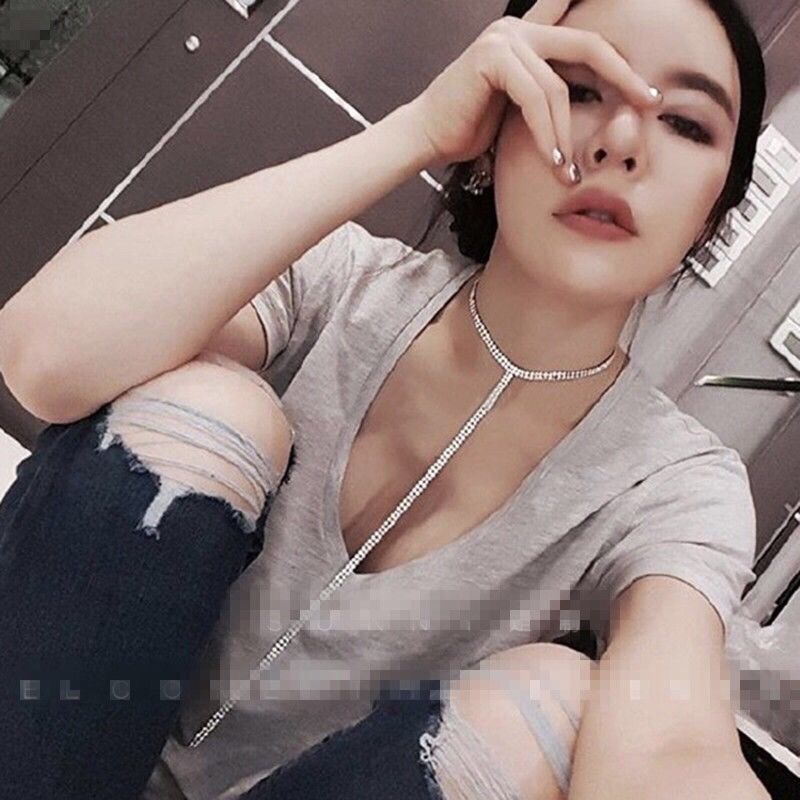 심플한 기질의 T자 목걸이