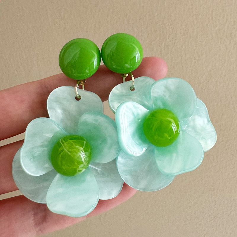 Mint Green and Blue Floral Earrings with a Fresh, Diffused Design, Perfect for Outings and Vacations, a Versatile and Ethereal Accessory Design