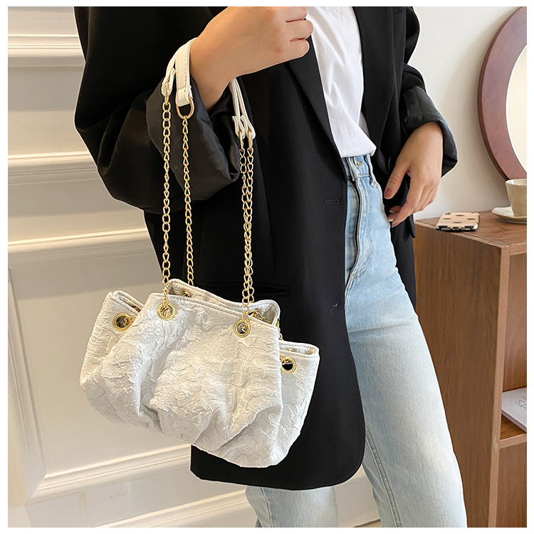 Simple Fashion Folds Underarm Messenger Cloud Shape Bag Wholesale Nihaojewelry display picture 13