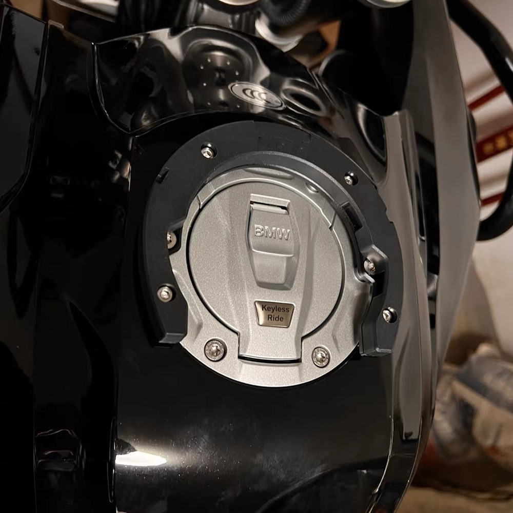 Universal Motorcycle Fuel Tank Bag, Magnetic Quick-Release Motorcycle Travel Bag, Front and Rear Quick-Adjustable Fuel Tank Bag with Rain Cover