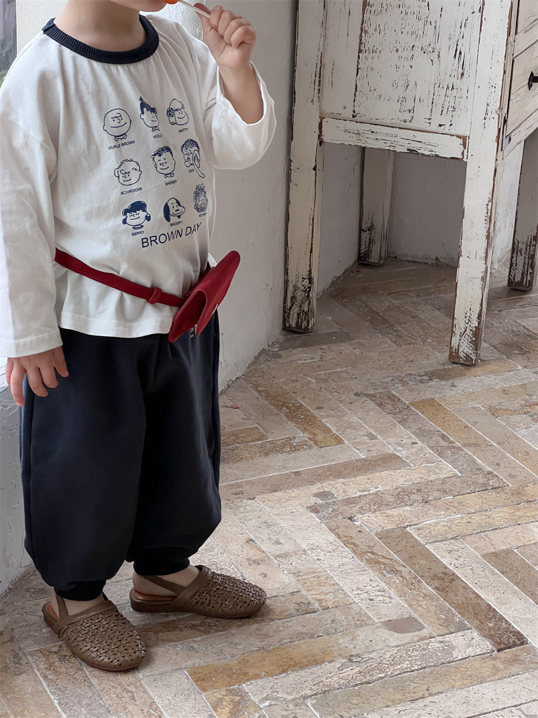 Ropa infantil otoño 2026 nueva versión coreana de ropa infantil bebé camiseta de manga larga letra pantalones higiénicos conjuntos de ropa de otoño infantil
