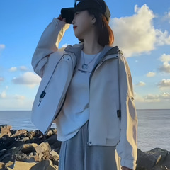 韩系连帽假两件冲锋衣短外套女春秋新款时尚减龄百搭显瘦夹克上衣
