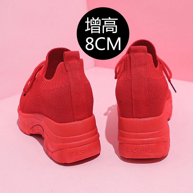 Zapatos blancos de aumento de la altura oculta para mujeres 2023 primavera nuevos zapatos de malla versátiles transpirables para mujeres moda deportiva casual zapatos de papá