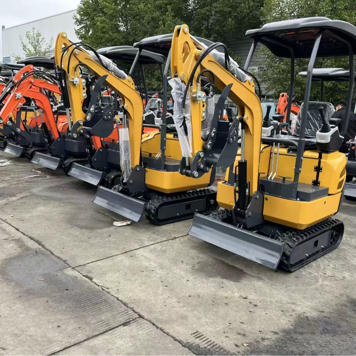 小型挖掘机家源小型挖掘机厂家农用挖掘开沟发迅速小挖机