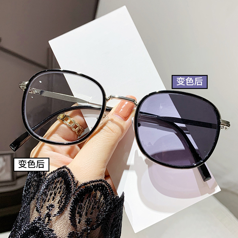 Monturas de gafas fotocromáticas anti-luz azul, color castaño, de alta gama, estilo estudiantil, con acabado para lentes graduadas.