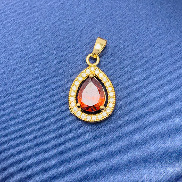 百種類のペンダントは心のままにファッションの経典を配合します。カップルの美しいペンダントは親友のアクセサリーを送ります。