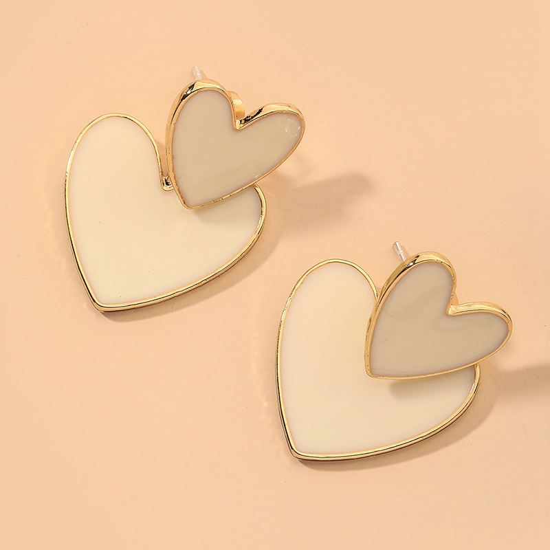 Simple Cute Fashion Heart Earrings display picture 8