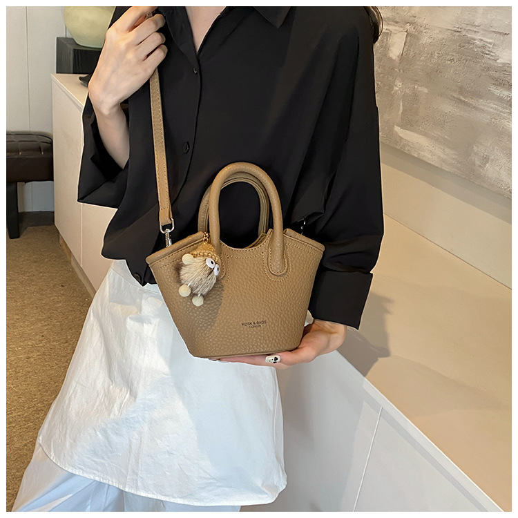 Hand held bucket for women 2024 new Korean version Instaram trendy fashion versatile shoulder simple niche crossbody_voghion.com