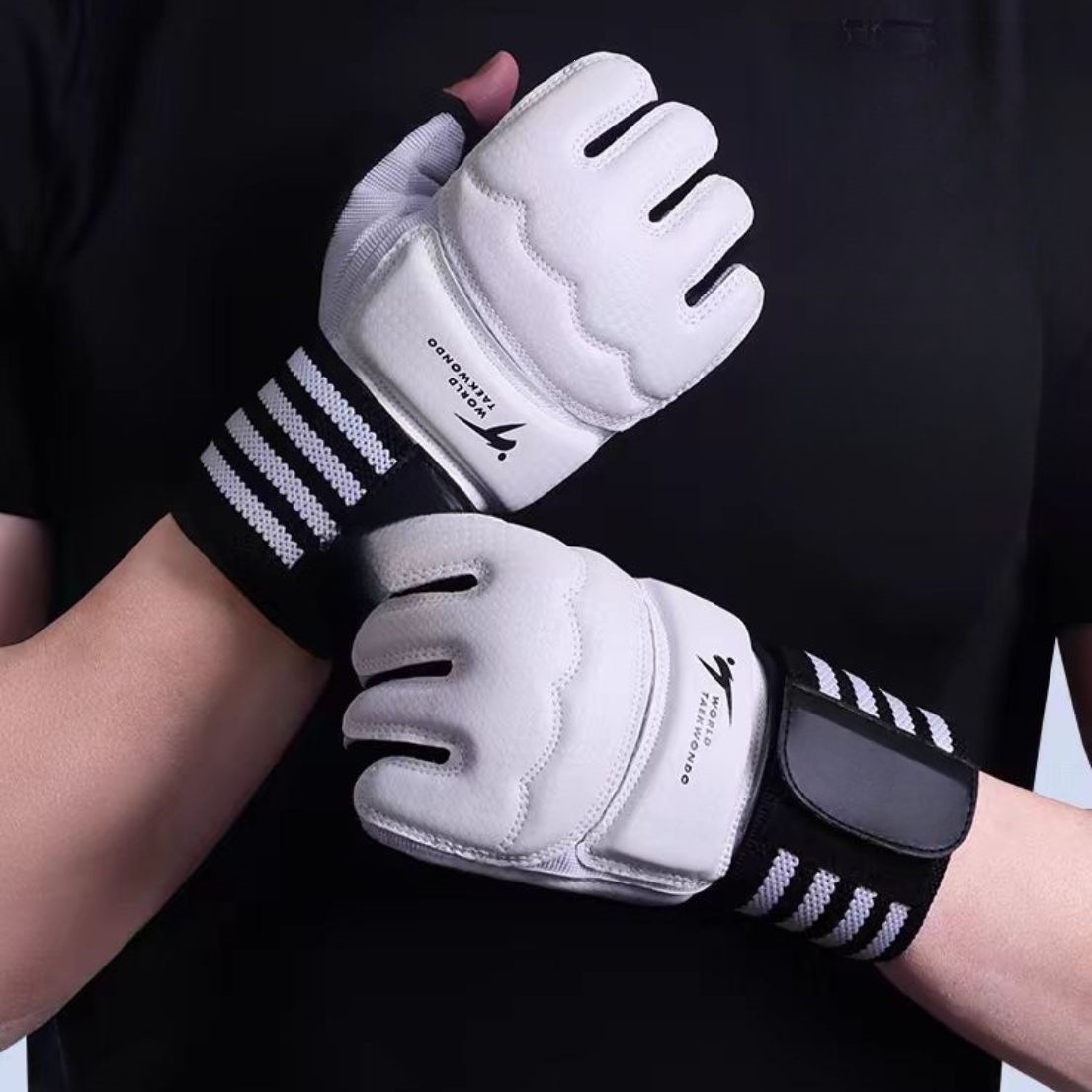 Boxing Gloves for Adults, Fighting Gloves for Men and Women, Professional Taekwondo Gloves, Children's Sanda Training Hand Guards 
 Sandbags Are Hot Sellers