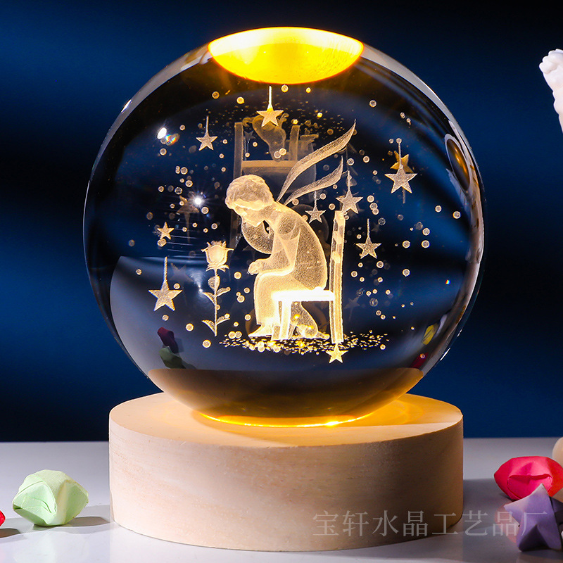 Bola de cristal al por mayor galáctica bola de cristal tallada interna 520 Qixi Navidad noche lámpara adornos de cristal